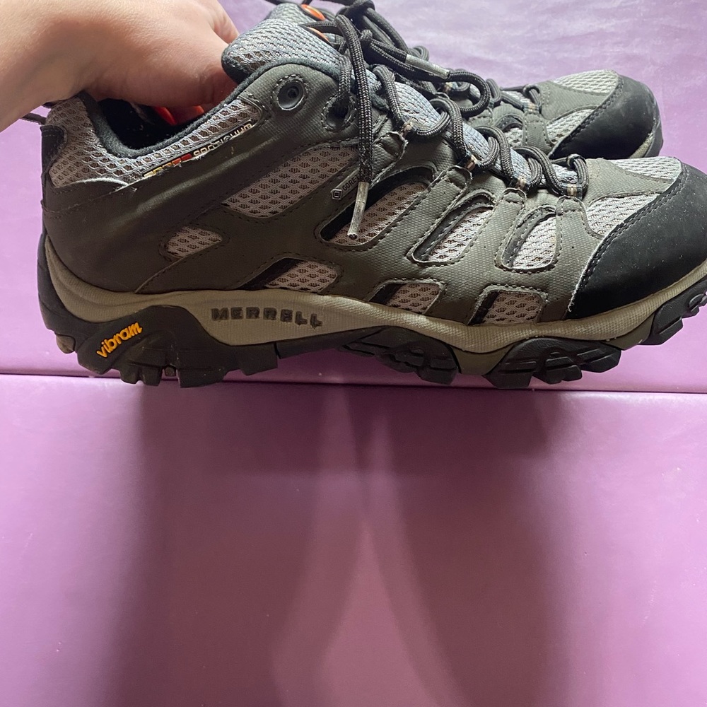 - Mens excellent condition size 10 Merrell shoes. - Picture 3 of 7